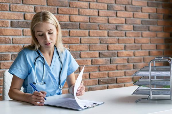 How Does a Nursing Sign-On Bonus Work?