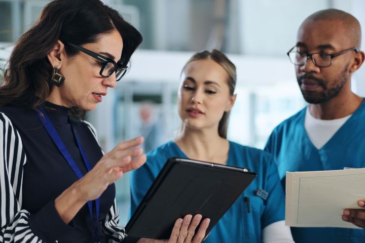 Two nurses discuss their key performance indicators with the HR manager.