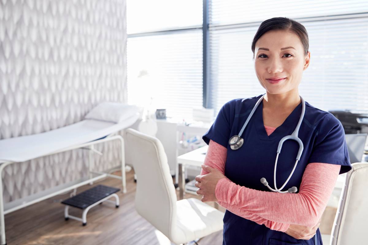 An aesthetic nurse prepares for a patient.