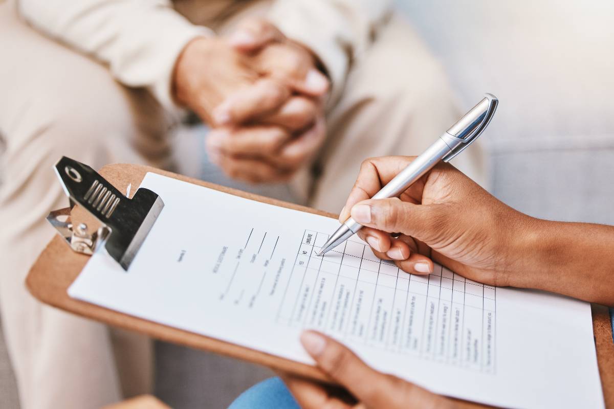 A nurse uses the best nursing clipboard.