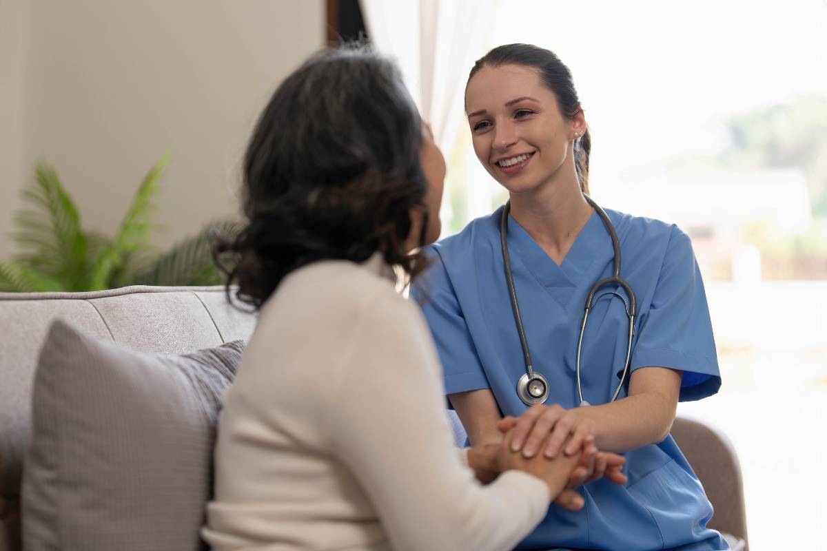 A nurse with CARN certification meets with a patient at a substance abuse facility.