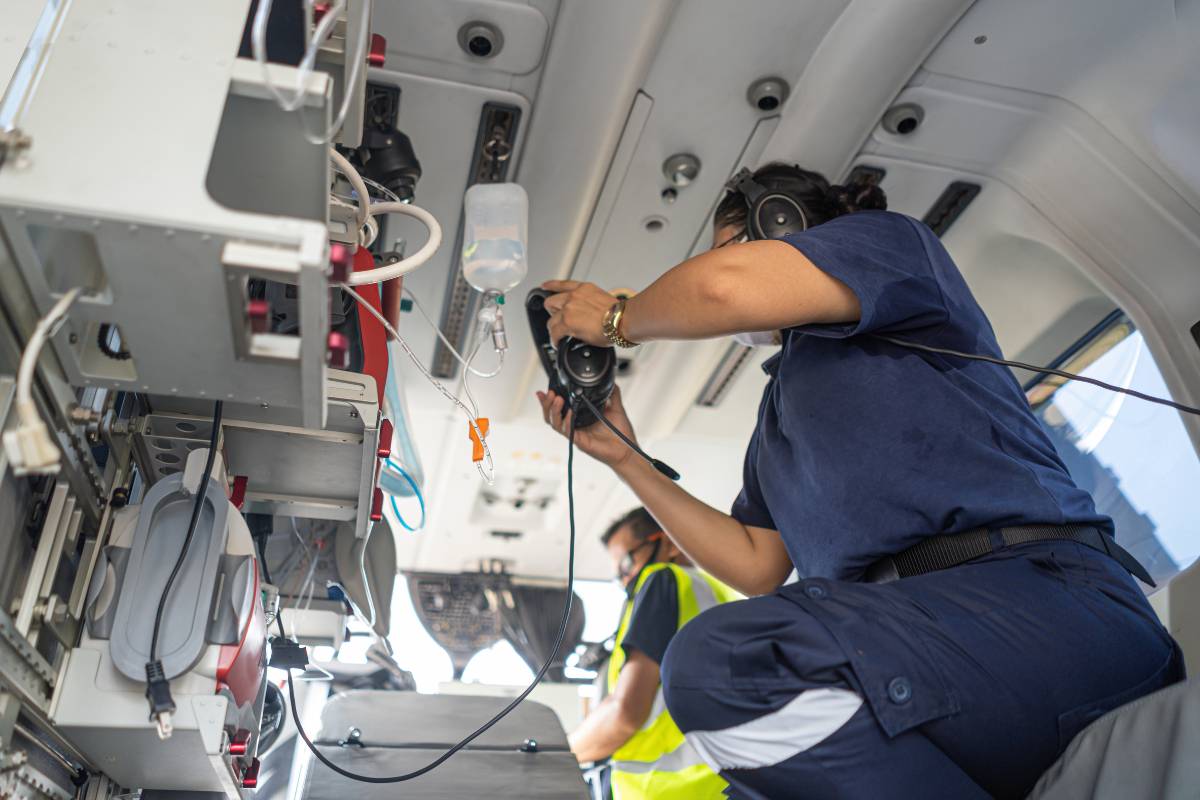 A nurse demonstrates the skills in their flight nurse cover letter.