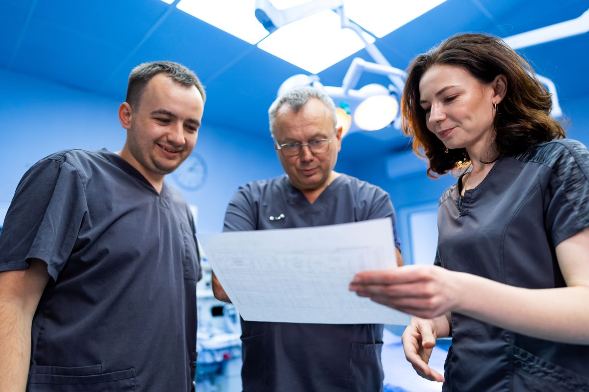 A hospital case manager goes over a report with staff.