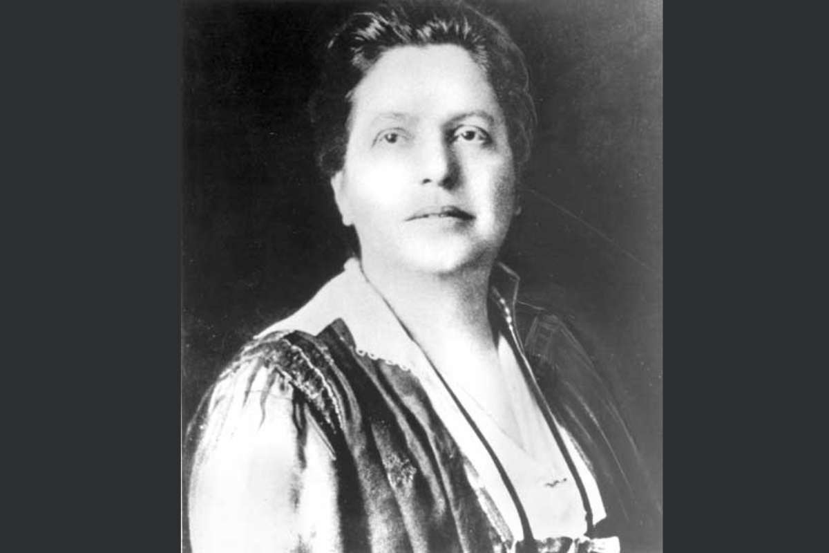 Black-and-white portrait of Lillian Wald.