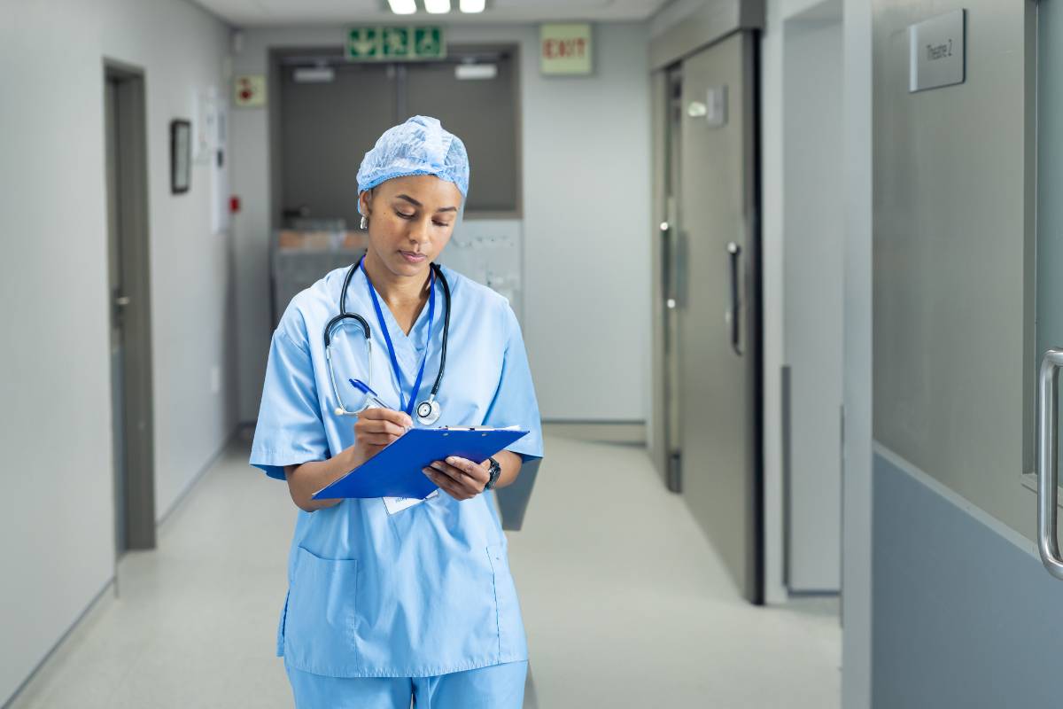A nurse charts a noncompliance nursing diagnosis after meeting with a patient.